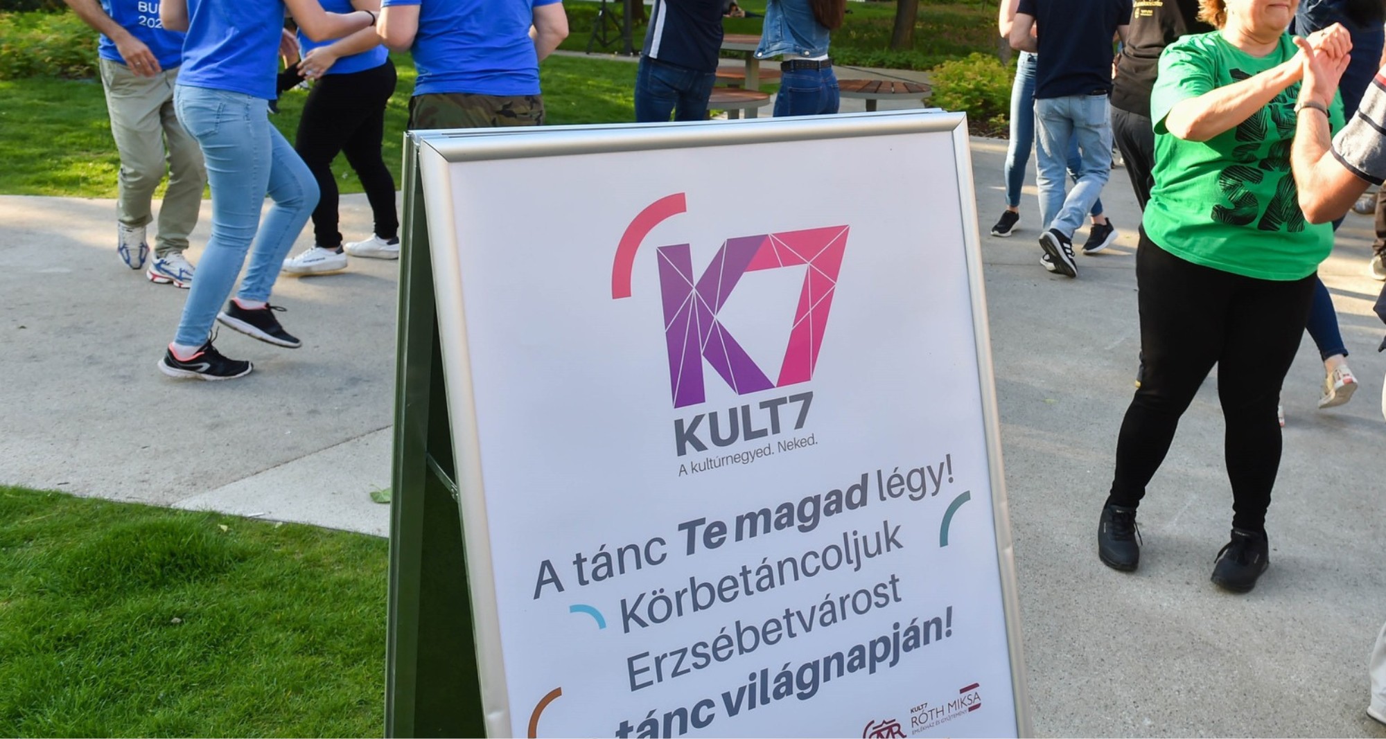 művelődési házak rollup lépcső dekoráció irányító táblák kültéri táblák Magicprint nyomda gyártás